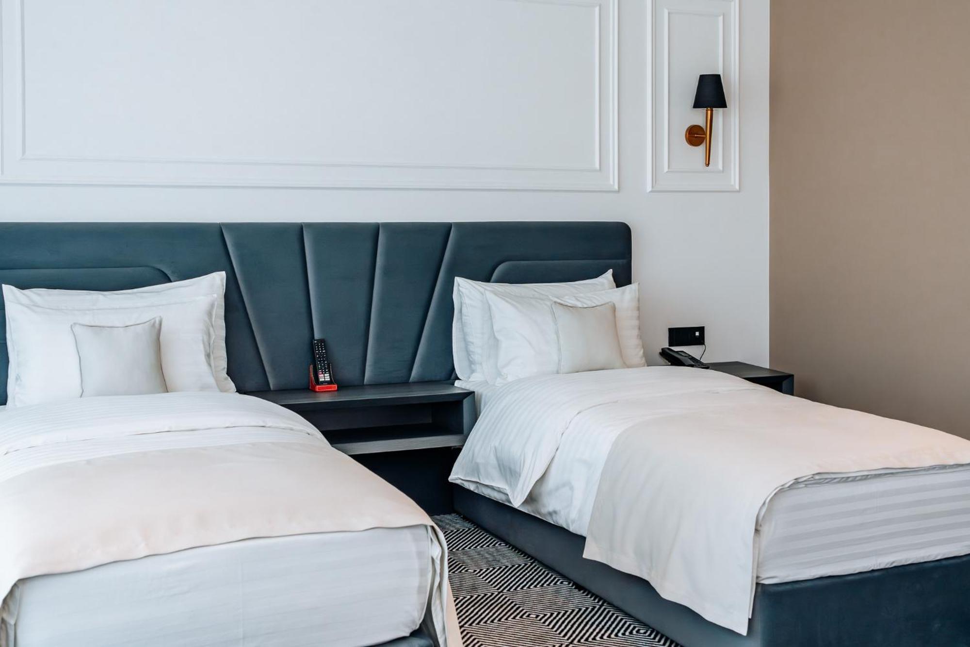 Sky Airport Hotel Cluj-Napoca Quarto foto