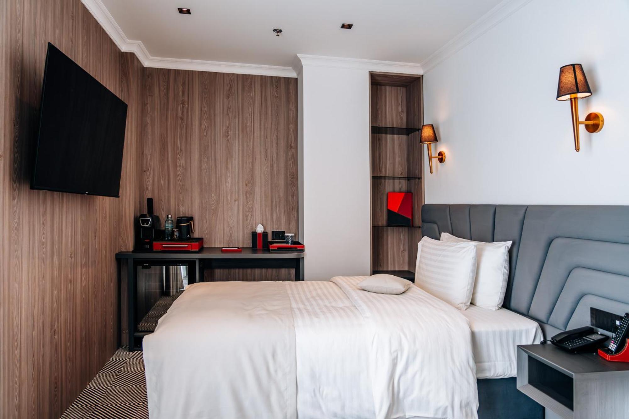 Sky Airport Hotel Cluj-Napoca Quarto foto