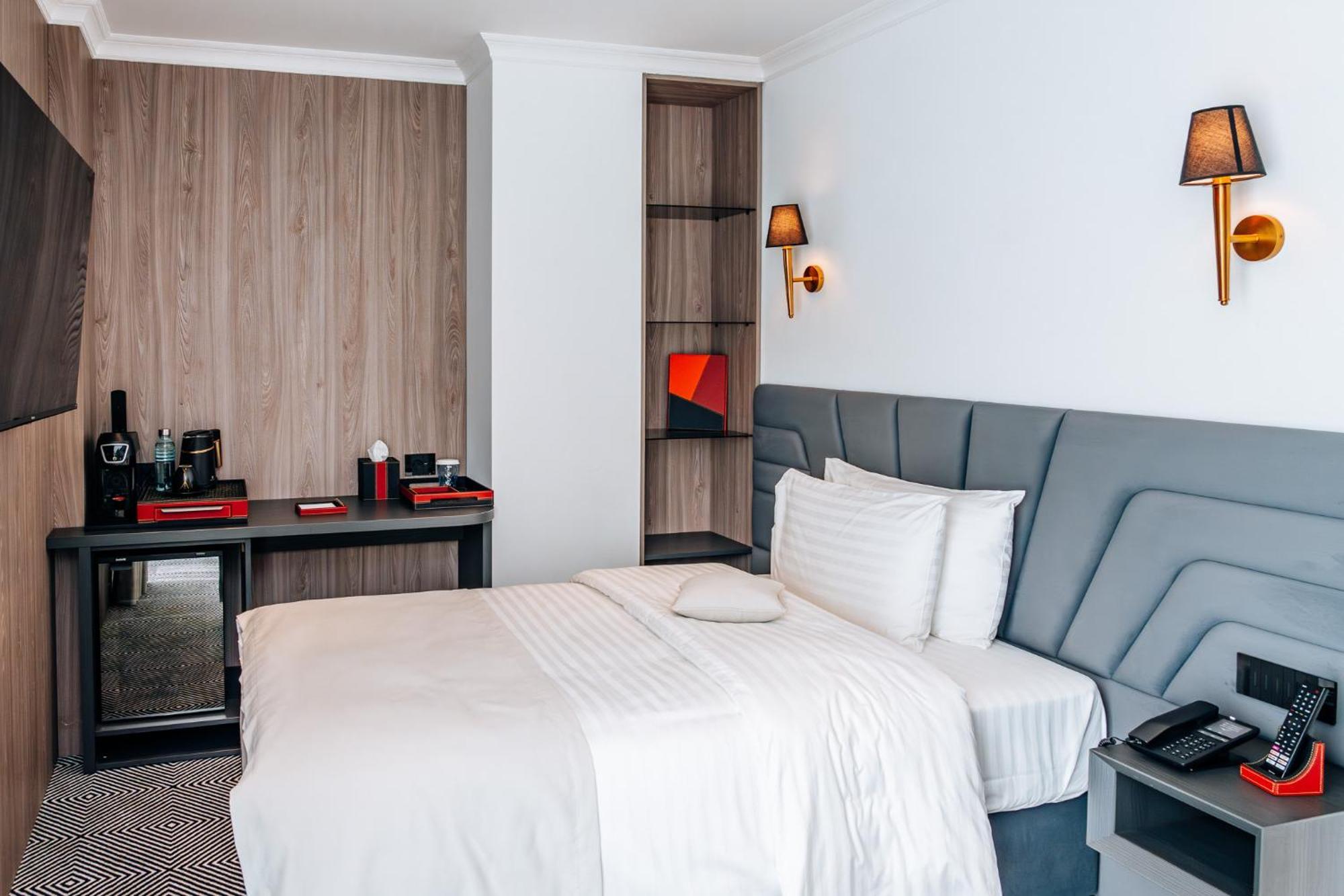 Sky Airport Hotel Cluj-Napoca Quarto foto