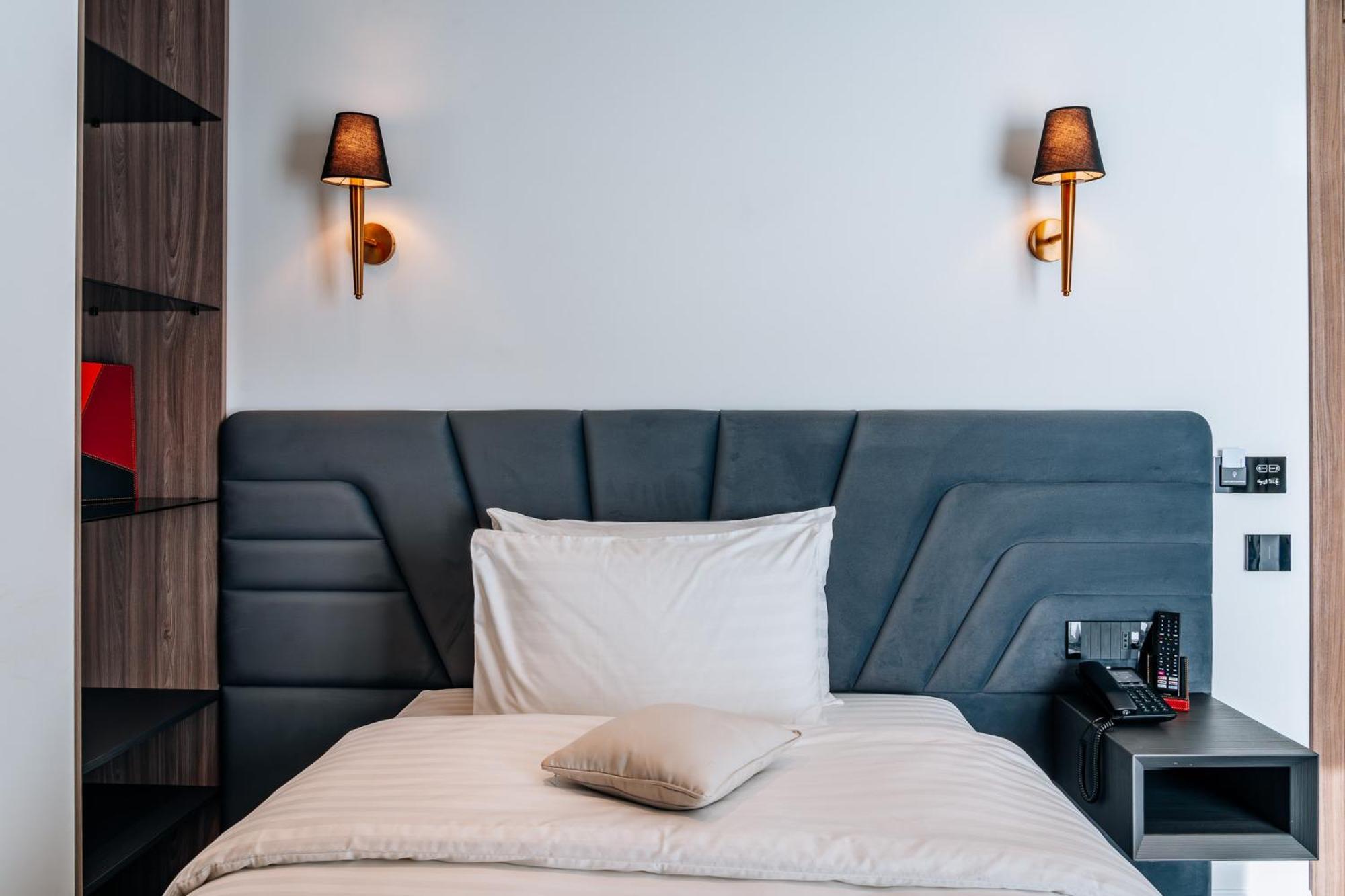 Sky Airport Hotel Cluj-Napoca Quarto foto