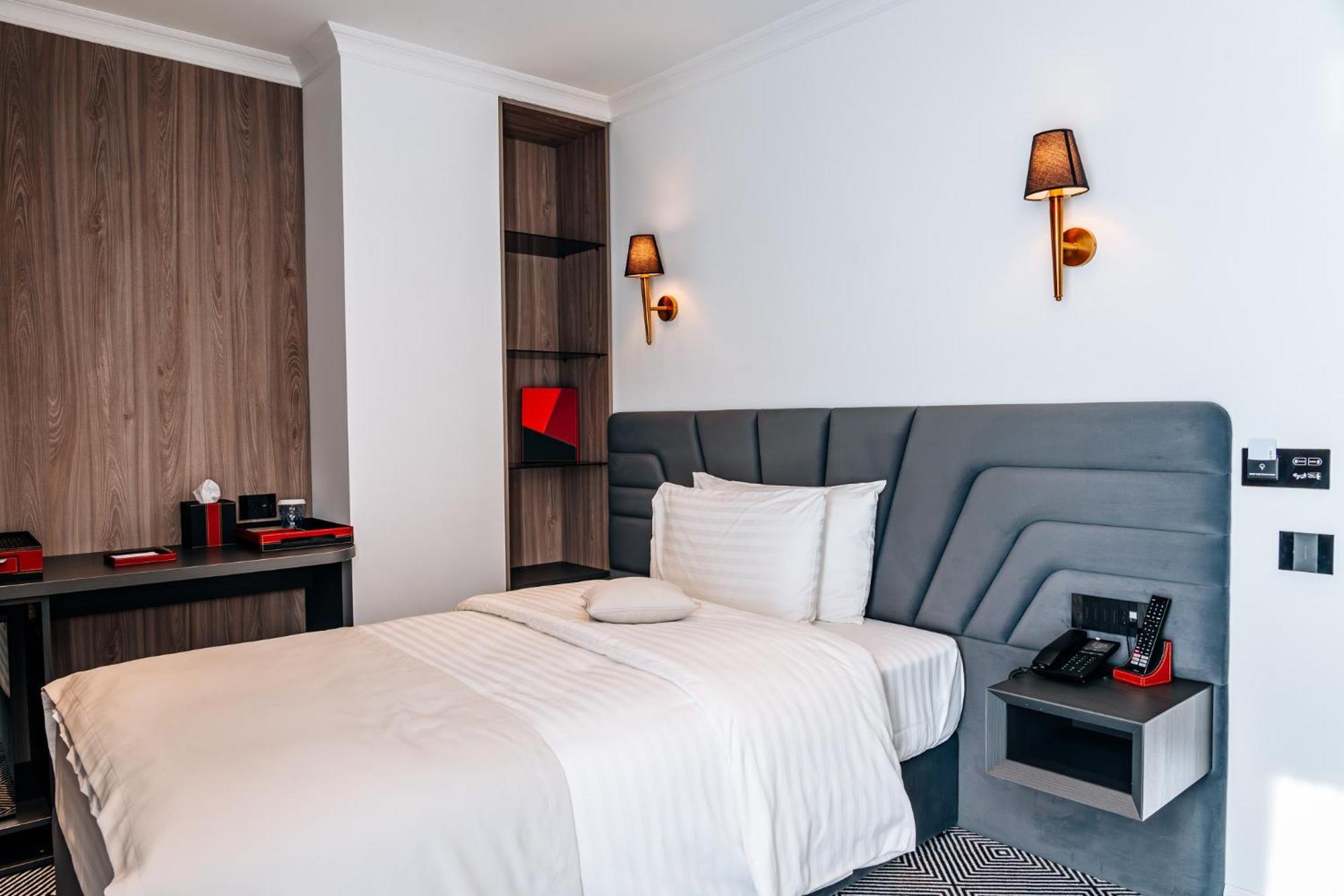 Sky Airport Hotel Cluj-Napoca Quarto foto